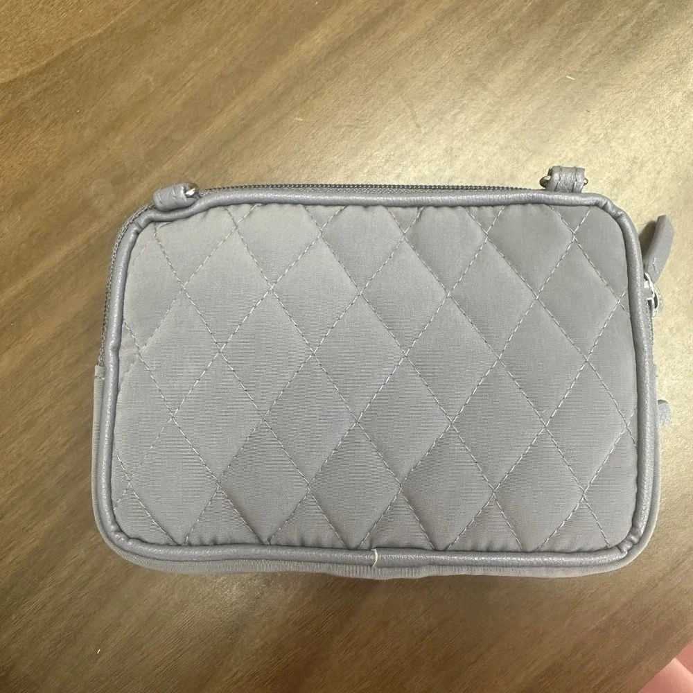Vera Bradley 3-in-1 Crossbody Wallet Solid Gray Quilted microfiber 6 x 4.5 EUC